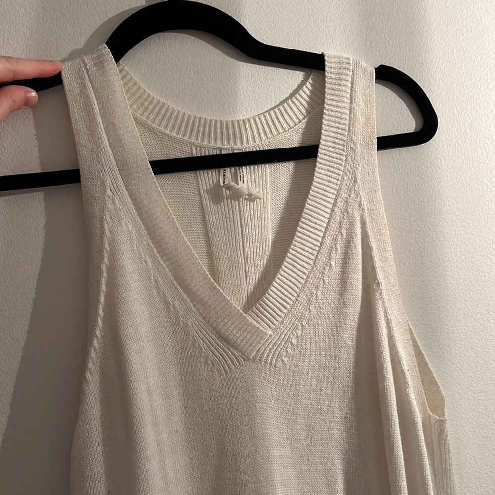 Anthropologie Women's Sleeveless V Neck
Sweater High Low White Size Small